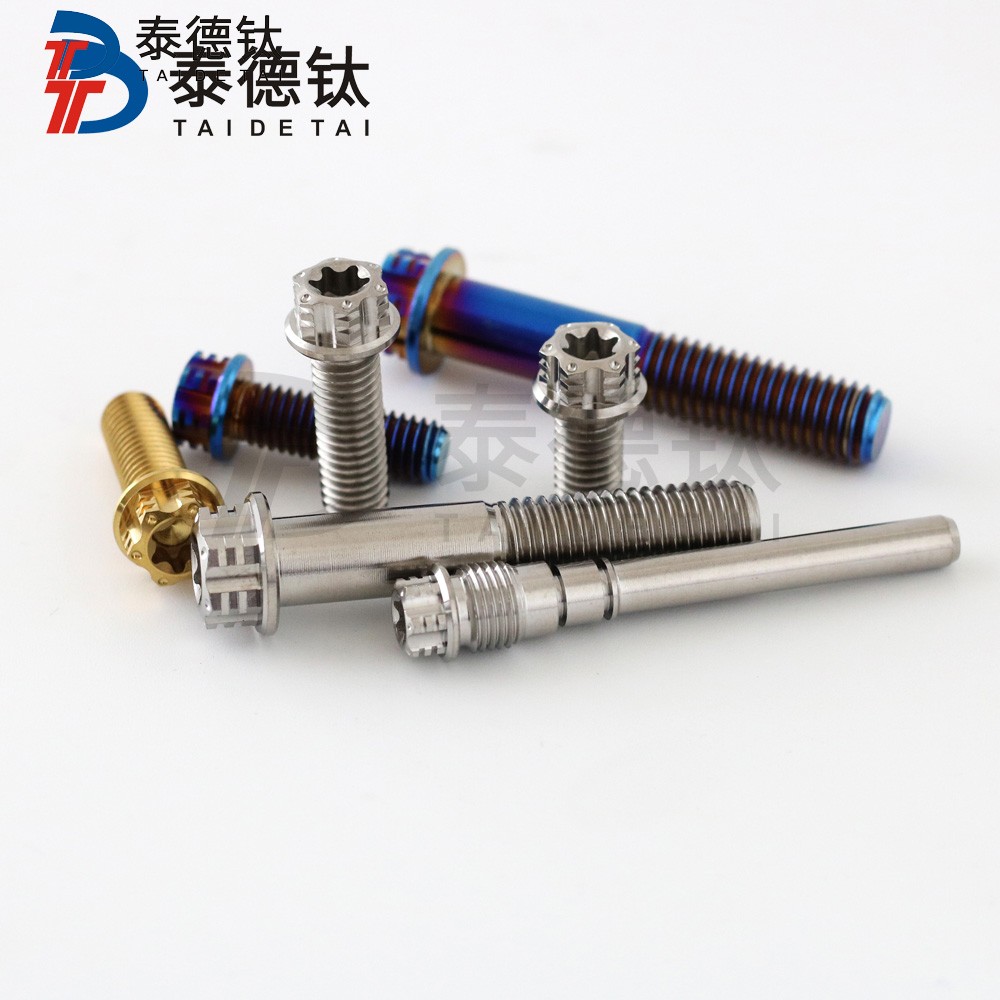 解码船舶机械用系列紧固件的重要性！ 发布时间：2024-08-20人气：290 次        紧固件，在船舶机械中扮演着很重要的角色。这些小小的螺丝、螺母和垫圈可能在我们眼中微不足道，但却是船舶运行的关键，负责将各个部件牢固连接在一起，确保船舶在汹涌的海洋中安全航行。让我们一起来解码船舶机械用系列紧固件的重要性。         在船舶机械中，紧固件的作用可谓多方面。首先，它们确保了船舶的结构稳固性。能想象一下，如果没有紧固件来固定船体各部件，船舶将是多么脆弱和危险。就像我们的身体需要骨骼支撑一样，船舶也需要紧固件来支撑其整体结构。         其次，紧固件还承担着分布载荷的重要作用。在海上航行中，船舶常常会受到来自海浪、风力等外部力量的影响，如果没有合适的紧固件来均匀分布这些力量，船体各部件可能会受到不均匀的应力，从而导致损坏或失效。因此，选择适合的紧固件对船舶的安全运行很重要。         此外，紧固件还可以减少船舶在运行过程中的振动和噪音。想象一下，如果船舶在航行中频繁发生振动，不仅会影响船员的舒适度，还可能导致船体疲劳和损坏。通过使用合适的紧固件，可以有效减少船舶的振动和噪音，提升航行的平稳性和舒适度。         总的来说，船舶机械用系列紧固件的重要性不可小觑。它们不仅是船舶结构的支撑和保障，还能分布载荷、减少振动和噪音，确保船舶安全、稳定地航行在广阔的海洋中。